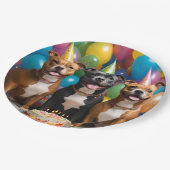 風船のケーキが並んだ静かな誕生日パーティー ペーパープレート (アングル)