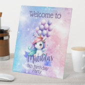 風船の台座の看板を持つ美しいユニコーン 台座サイン (インサイチュ)