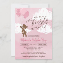 風船の女の子と浮かんでいるテディベアベビー