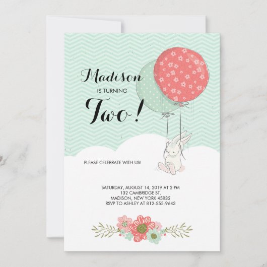 風船の誕生日パーティーで愛らしい白いバニー 招待状 (正面)