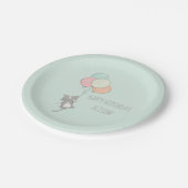 風船を持つ甘い灰色の猫と誕生パーティー ペーパープレート (アングル)