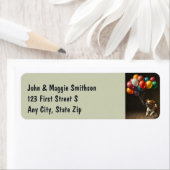 風船を追いかけるかわいい犬おもしろい動物ペット ラベル (インサイチュ)