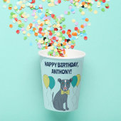 風船付きメガネをかけているピットブル犬 紙コップ