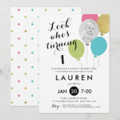 風船 誕生日パーティーの写真 誰が誕生日を迎える？ 招待状 (正面/裏面)