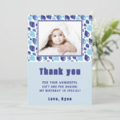 風船 青い 子どもの 誕生日写真 サンキューカード (スタンド正面)