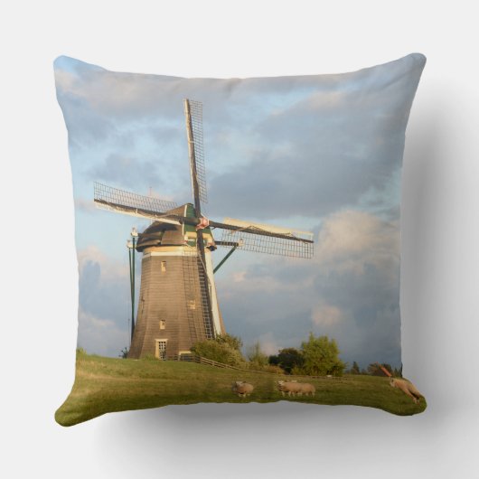 風車およびヒツジとの景色 クッション (裏面)