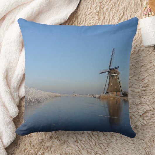 風車および氷との冬の景色 クッション (ブランケット)