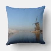 風車および氷との冬の景色 クッション (裏面)