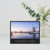 風車が冬の黒い文字はがき ポストカード (スタンド正面)