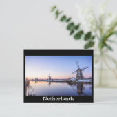 風車が冬の黒い文字はがき ポストカード (スタンド正面)