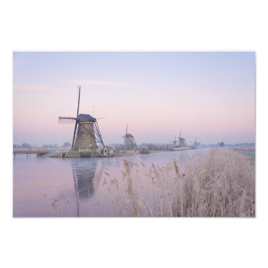 風車の上の冬の柔らかい日の出の光 フォトプリント            (正面)