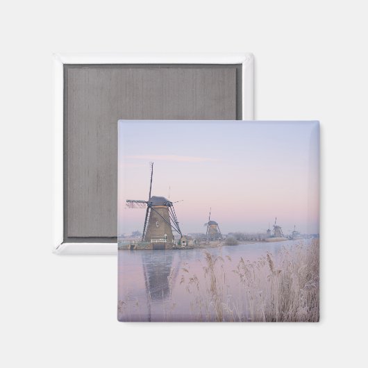 風車の上の冬の柔らかい日の出の光 マグネット (正面/裏面)