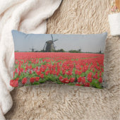 風車の赤いチューリップ分野 ランバークッション (ブランケット)