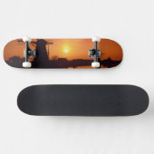 風車は夕日に、キンダーディク、オランダ スケートボード (横)