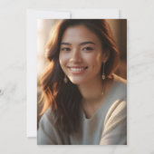 飛び散る卒業帽と金色のコンフェッティの写真 招待状 (裏面)