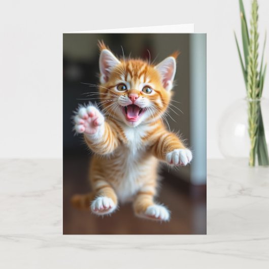 飛び跳ねる子猫の誕生日カード カード (正面)