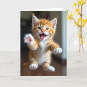 飛び跳ねる子猫の誕生日カード カード (黄色い花)