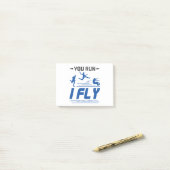 飛び跳ねる陸上飛走行機 ポストイット (デスク上)