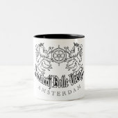 飛ぶ人のマグ ツートーンマグカップ (中央)