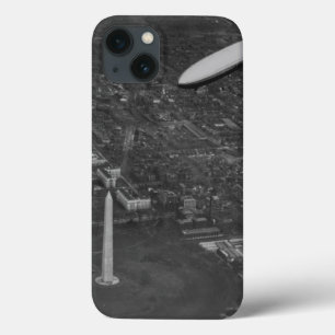 飛ぶ米国の飛行船「USSロサンゼルス」ZR3 iPhone 13ケース