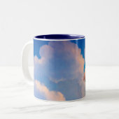 飛んでいるなブタのコーヒー・マグ ツートーンマグカップ (正面左)