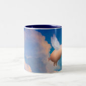 飛んでいるなブタのコーヒー・マグ ツートーンマグカップ (中央)