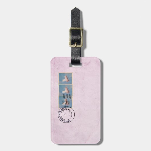 飛んでいるなブタの切手の荷物のラベル ラゲッジタグ (正面縦)