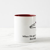 飛んでいるなプルーン ツートーンマグカップ (中央)