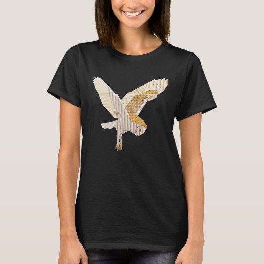 飛んでいるなメンフクロウのコラージュの鳥の芸術のTシャツ Tシャツ (正面)