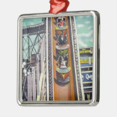 飛んでいるな回転乗車をたどって行くカップル メタルオーナメント (左)