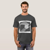 飛んでいるな格言のワイシャツ、暗い色 Tシャツ (正面フル)