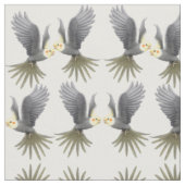 飛んでいるな灰色のCockatielは生地をオウム返しします ファブリック (クローズアップ)