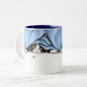 飛んでいるな猫のおもちゃのマグ ツートーンマグカップ (正面左)