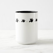 飛んでいるな鳩のマグ マグカップ (中央)