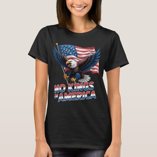 飛んでいるイーグル「No Kings in America」 Tシャツ (正面)