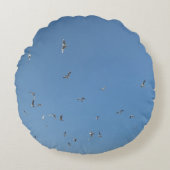 飛んでいるシーグルズラウンドピロー ラウンドクッション (正面)