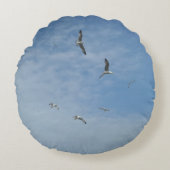 飛んでいるシーグルズラウンドピロー ラウンドクッション (正面)