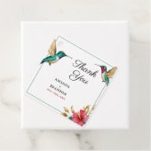 飛んでいるハチドリ赤い熱帯結婚花 フェイバータグ (インサイチュ)