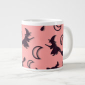 飛んでいるハロウィーンの夜3Dで半月の間の魔女 ジャンボコーヒーマグカップ (正面右)