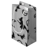 飛んでいるハロウィーンの夜3Dで半月の間の魔女 スモールペーパーバッグ (正面アングル)