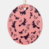 飛んでいるハロウィーンの夜3Dで半月の間の魔女 セラミックオーナメント (左)