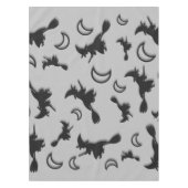 飛んでいるハロウィーンの夜3Dで半月の間の魔女 テーブルクロス (正面)