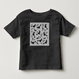 飛んでいるハロウィーンの夜3Dで半月の間の魔女 トドラーTシャツ