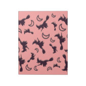 飛んでいるハロウィーンの夜3Dで半月の間の魔女 ノートパッド (回転)