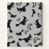 飛んでいるハロウィーンの夜3Dで半月の間の魔女 ノートブック (裏面)