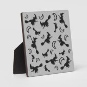 飛んでいるハロウィーンの夜3Dで半月の間の魔女 フォトプラーク (正面)