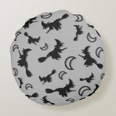 飛んでいるハロウィーンの夜3Dで半月の間の魔女 ラウンドクッション (裏面)