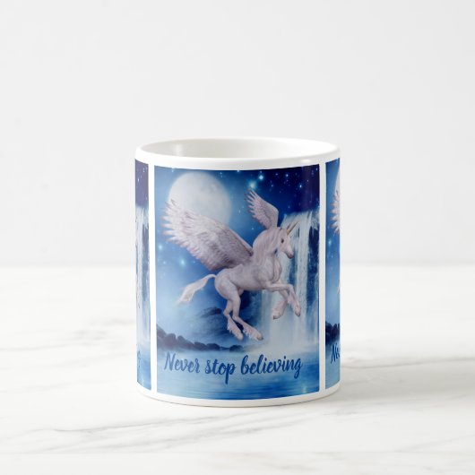 飛んでいるユニコーン信じ滝 コーヒーマグカップ (中央)
