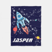 飛んでいる宇宙ロケットの青い惑星と星 フリースブランケット (正面)