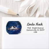 飛んでいる銀河系の紫色のソーサー芸術的 ラベル (インサイチュ)